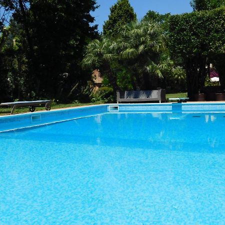 Appartamento Con Piscina Immersa Nel Verde Cascina Bagian luar foto