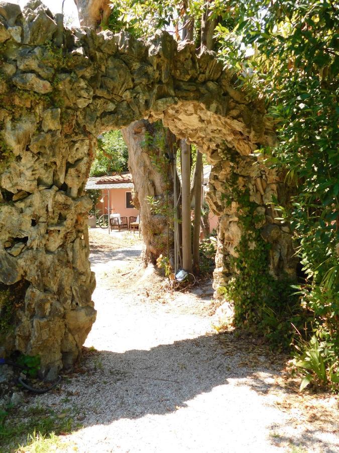 Appartamento Con Piscina Immersa Nel Verde Cascina Bagian luar foto