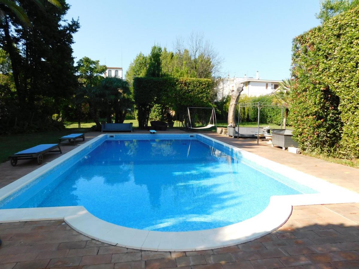Appartamento Con Piscina Immersa Nel Verde Cascina Bagian luar foto