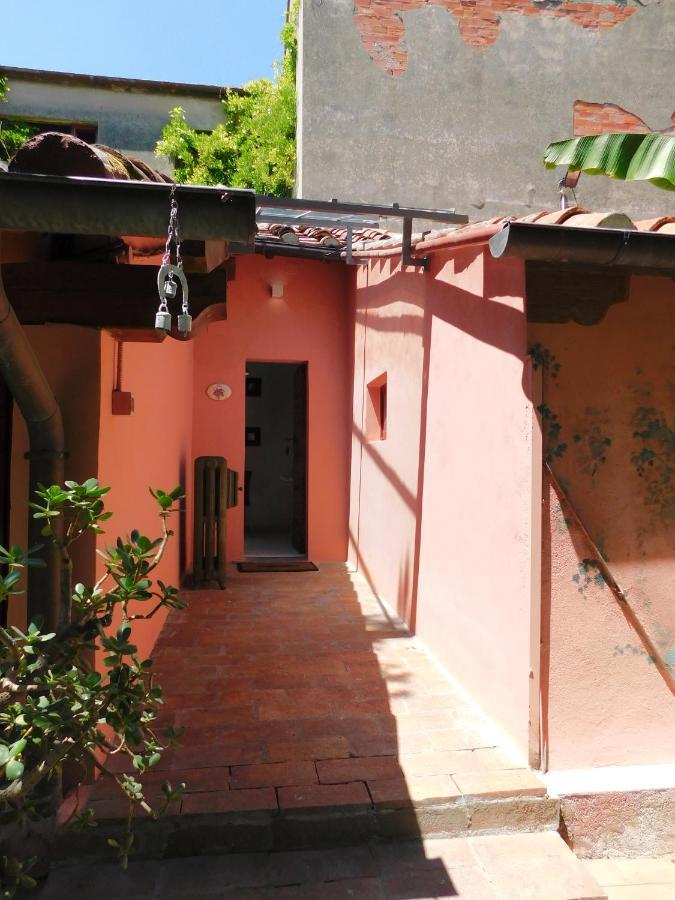 Appartamento Con Piscina Immersa Nel Verde Cascina Bagian luar foto