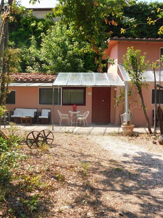 Appartamento Con Piscina Immersa Nel Verde Cascina Bagian luar foto